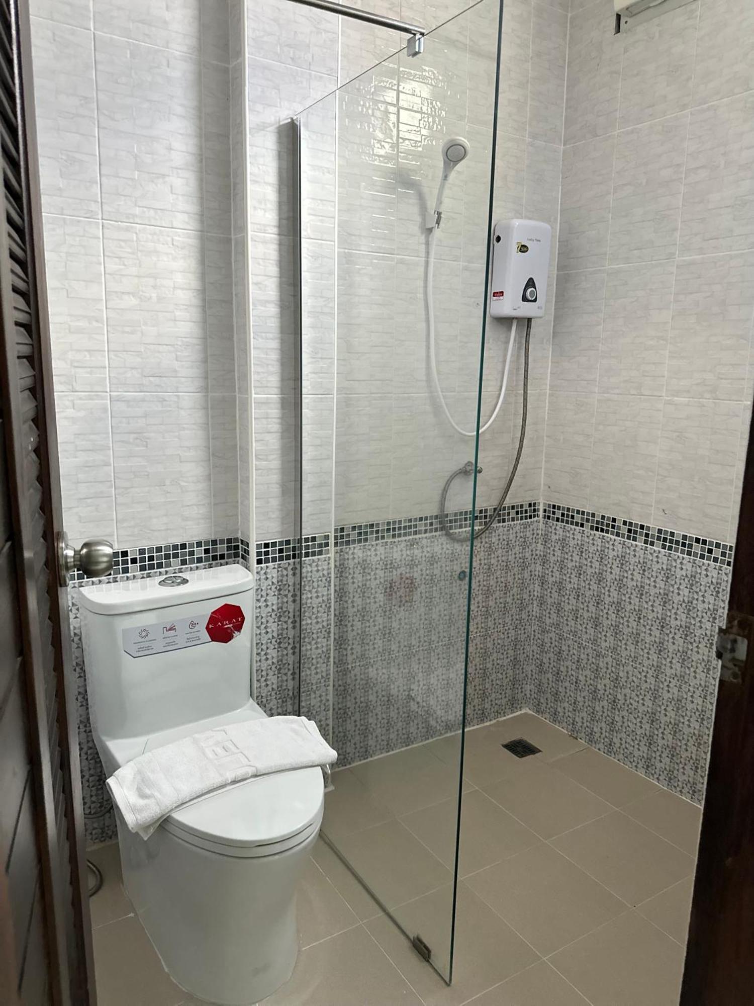 Service Room201 ที่พักใกล้กาดกองต้า * Lampang
